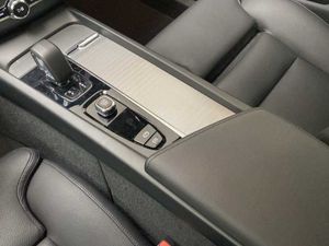 Volvo XC60 Recharge Plus, T6 AWD Híbrido enchufable, Eléctrico/Gasolina, Dark   - Foto 19