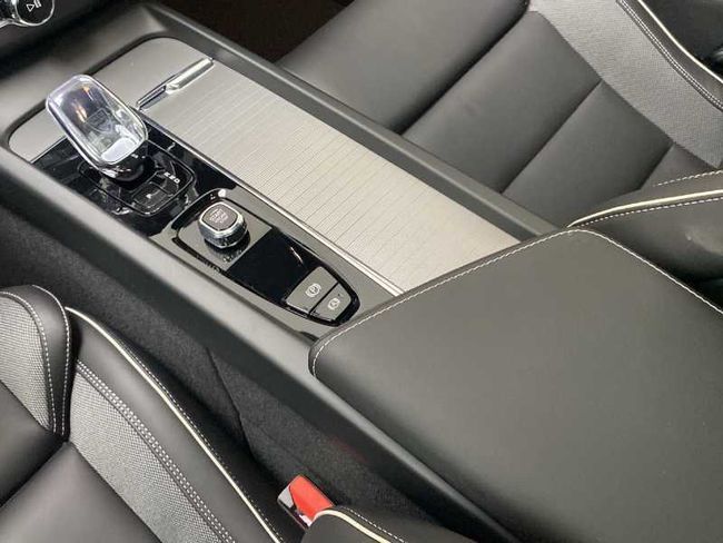 Volvo XC60 Recharge Plus, T6 AWD Híbrido enchufable, Eléctrico/Gasolina, Dark   - Foto 13