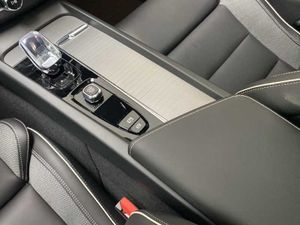 Volvo XC60 Recharge Plus, T6 AWD Híbrido enchufable, Eléctrico/Gasolina, Dark   - Foto 13