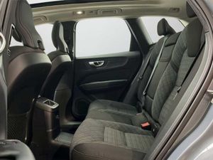 Volvo XC60 Recharge Core, T6 AWD Híbrido enchufable, Eléctrico/Gasolina, Bright   - Foto 13