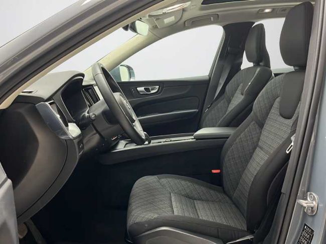 Volvo XC60 Recharge Core, T6 AWD Híbrido enchufable, Eléctrico/Gasolina, Bright   - Foto 9