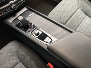 Volvo XC60 Recharge Core, T6 AWD Híbrido enchufable, Eléctrico/Gasolina, Bright   - Foto 14