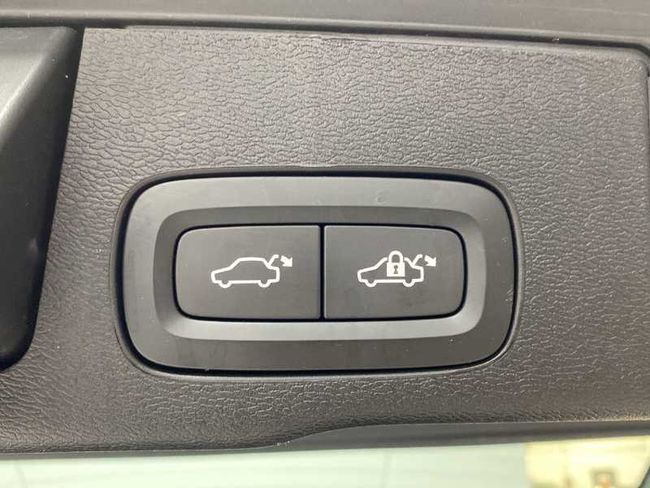Volvo XC60 Recharge Core, T6 AWD Híbrido enchufable, Eléctrico/Gasolina, Bright   - Foto 18