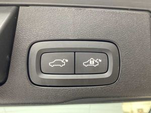 Volvo XC60 Recharge Core, T6 AWD Híbrido enchufable, Eléctrico/Gasolina, Bright   - Foto 18
