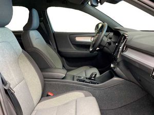 Volvo XC40 Core, B3 Mild hybrid, Gasolina   - Foto 42