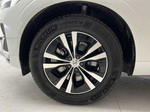 Volvo XC60 Recharge Core, T6 AWD Híbrido enchufable, Eléctrico/Gasolina, Bright   - Foto 21
