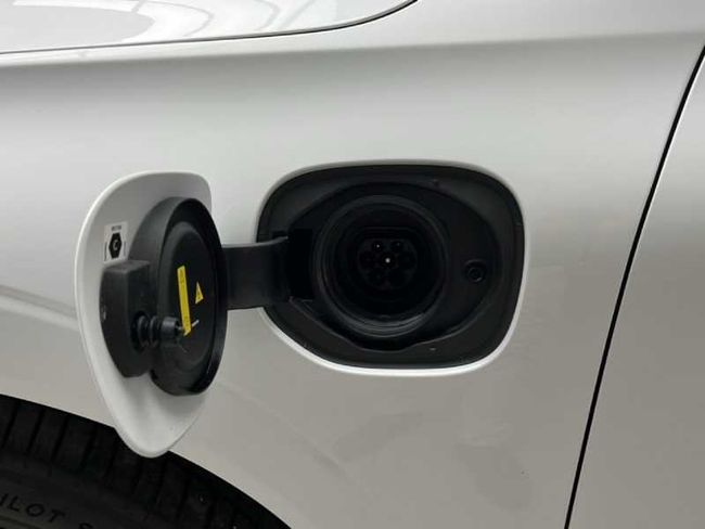 Volvo XC60 Recharge Core, T6 AWD Híbrido enchufable, Eléctrico/Gasolina, Bright   - Foto 13
