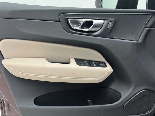 Volvo XC60 B5 AWD Core 26   - Foto 17