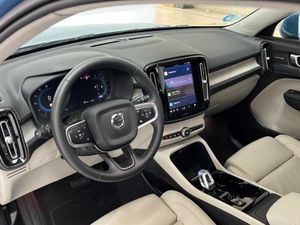 Volvo XC40 Plus, B3 (gasolina), Gasolina, Bright   - Foto 9