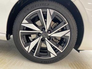 Peugeot 308 5p Allure Gasolina 130 S&S 6 Vel. MAN   - Foto 10