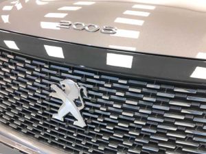 Peugeot 2008 SUV  Allure Pack PureTech 100 S&S 6 Vel. MAN REBU   - Foto 11
