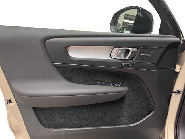 Volvo XC40 Plus, B3 Mild hybrid, Gasolina, Dark   - Foto 13