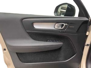 Volvo XC40 Plus, B3 Mild hybrid, Gasolina, Dark   - Foto 13