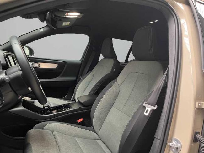 Volvo XC40 Plus, B3 Mild hybrid, Gasolina, Dark   - Foto 21