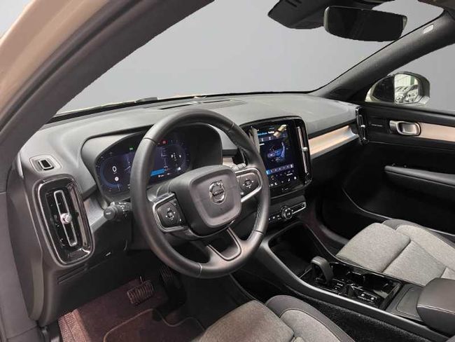 Volvo XC40 Plus, B3 Mild hybrid, Gasolina, Dark   - Foto 10