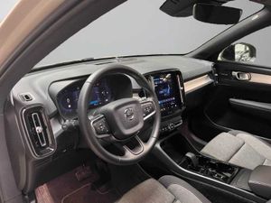 Volvo XC40 Plus, B3 Mild hybrid, Gasolina, Dark   - Foto 10