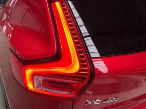 Volvo XC40 Plus, B3 Mild hybrid, Gasolina, Dark   - Foto 21