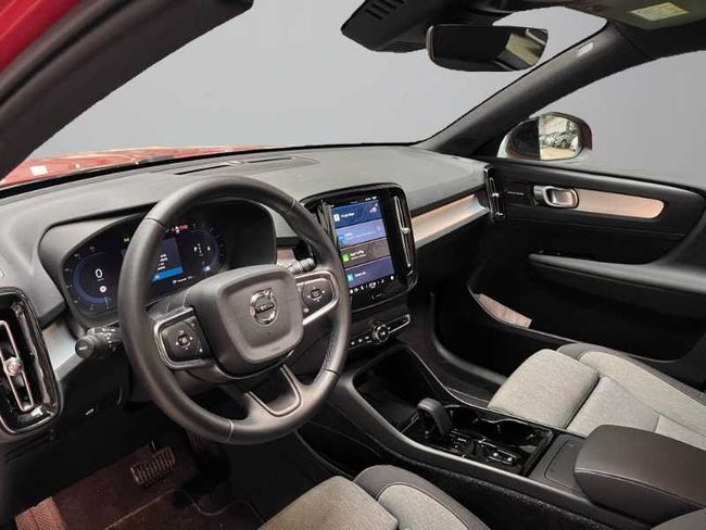 Volvo XC40 Plus, B3 Mild hybrid, Gasolina, Dark   - Foto 17