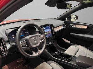 Volvo XC40 Plus, B3 Mild hybrid, Gasolina, Dark   - Foto 17