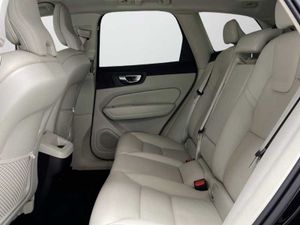 Volvo XC60 Plus, B5 AWD Mild hybrid, Gasolina, Dark Modelo Anterior   - Foto 11