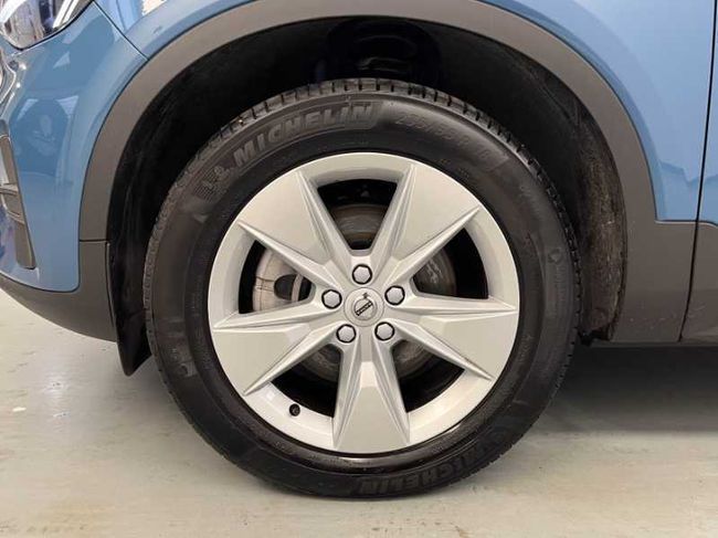 Volvo XC40 Core, B3 Mild hybrid, Gasolina   - Foto 9