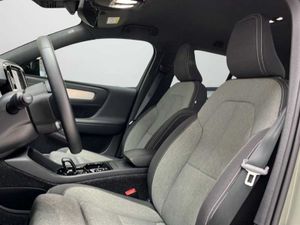 Volvo XC40 Plus, B3 Mild hybrid, Gasolina, Dark   - Foto 15