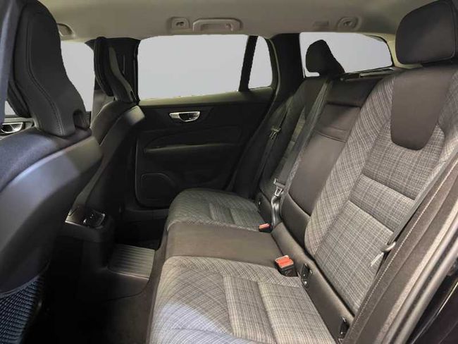 Volvo V60 Core, T6 AWD Híbrido enchufable, Eléctrico/Gasolina, Bright   - Foto 17
