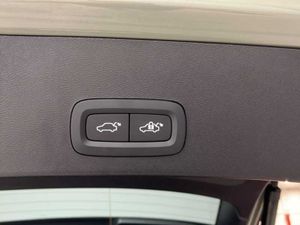 Volvo XC40 Plus, B4 AWD (gasolina), Gasolina, Dark   - Foto 41