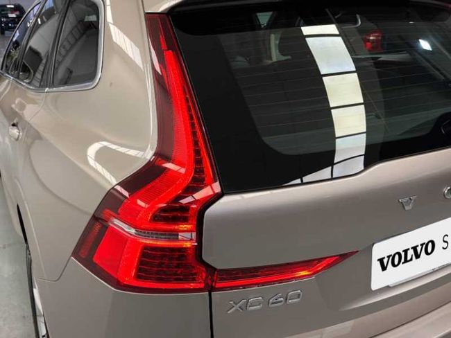 Volvo XC60 B4 (D) Core Auto   - Foto 18