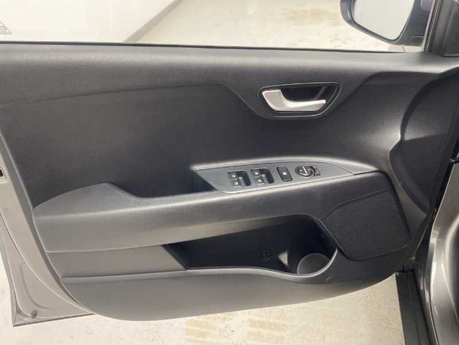 Kia Stonic 1.2 DPI 82 CV Concept   - Foto 20