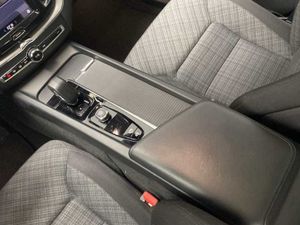 Volvo XC60 Recharge Core, T6 AWD Híbrido enchufable, Eléctrico/Gasolina, Bright   - Foto 36