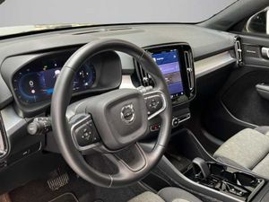 Volvo XC40 Plus, B3 Mild hybrid, Gasolina, Dark   - Foto 13