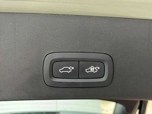 Volvo XC40 Plus, B3 Mild hybrid, Gasolina, Dark   - Foto 14