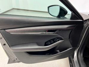 Mazda 3 (2022) E-SKYACTIV G 2,0 122 CV HOMURA Auto   - Foto 38