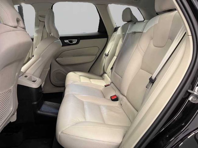 Volvo XC60 Recharge Core, T6 e-AWD Híbrido enchufable, Eléctrico/Gasolina, Bright   - Foto 13