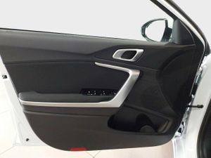 Kia Ceed 1.0 T-GDi 74kW (100CV) Concept  - Foto 18