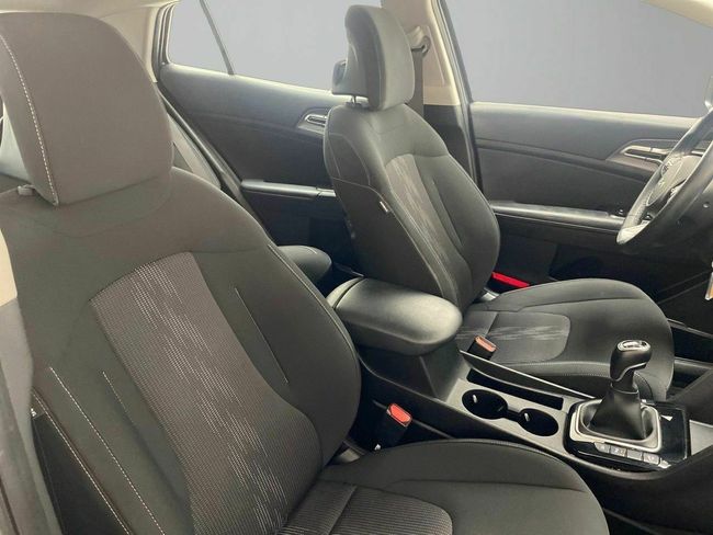 Kia Sportage 1.6 T-GDi MHEV 118kW (160CV) Drive 17  - Foto 18