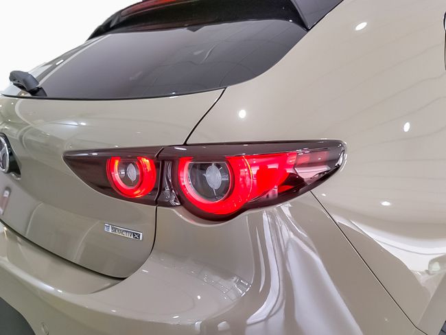 Mazda 3 2.0L E-SKY X MHEV 137kW 6AT AWD Takumi  - Foto 10
