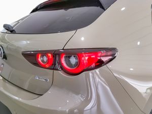 Mazda 3 2.0L E-SKY X MHEV 137kW 6AT AWD Takumi  - Foto 10
