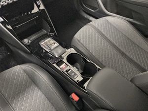 Peugeot 2008 N2008 Allure Hybrid 145 eDCS6  - Foto 27