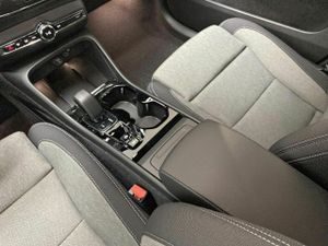 Volvo XC40 2.0 B3 G Black Edition Plus Auto  - Foto 19