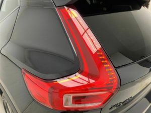 Volvo XC40 2.0 B3 G Black Edition Plus Auto  - Foto 23