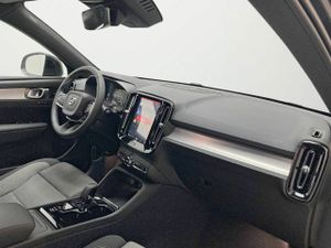 Volvo XC40 2.0 B3 G Black Edition Plus Auto  - Foto 26