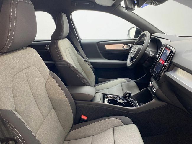 Volvo XC40 2.0 B3 G Black Edition Plus Auto  - Foto 9