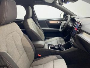 Volvo XC40 2.0 B3 G Black Edition Plus Auto  - Foto 9