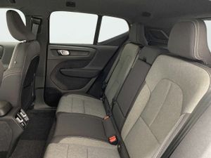 Volvo XC40 2.0 B3 G Black Edition Plus Auto  - Foto 11