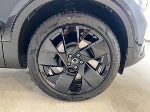 Volvo XC40 2.0 B3 G Black Edition Plus Auto  - Foto 16