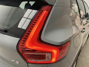 Volvo XC40 2.0 B3 G Essential Auto  - Foto 23
