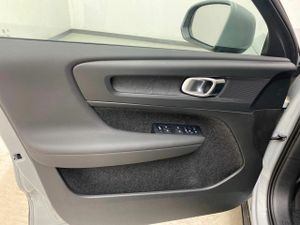 Volvo XC40 2.0 B3 G Essential Auto  - Foto 26