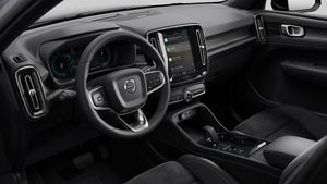 Volvo XC40 2.0 B3 G Plus Dark Auto  - Foto 4